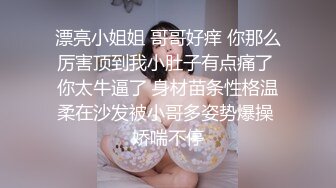 成熟的大屁股骚女人，丝袜高跟露脸诱惑狼友，揉奶玩逼自慰呻吟被大哥草