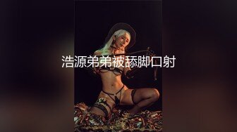 【新片速遞】  清纯呆萌美少女！初恋感十足！白皙皮肤，超粉嫩穴，娇滴滴的扣穴，小穴很紧致，翘起美臀更诱人