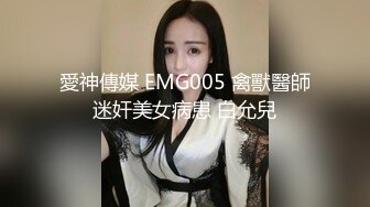 电子厂女工宿舍偷拍光顾着玩手机的少妇 肥美的鲍鱼尽情的展示都快要掉粪坑里去了