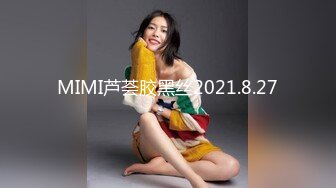 【新片速遞】  商场女厕全景偷拍运动鞋美女的极品美鲍