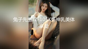 纸箱厂女厕全景偷拍 穴毛很少的小少妇边拉大便 边修剪指甲好悠闲得意