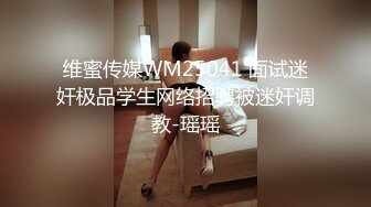 土豪金大哥和老婆闺蜜酒店开房真假香蕉轮流吃还一边直播给狼友看.