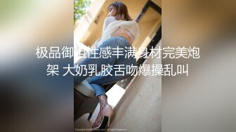 STP33231 穿上高跟陪狼友發騷，顏值不錯的美女模特跟狼友互動撩騷聽指揮大秀直播，揉奶玩逼敞開腿掰開騷穴給狼友看