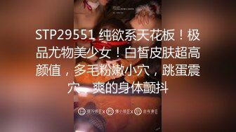 小小酥：我第一次摸你们男人的器官，他抓着我的手又抓了两下，一下去就插进去了，当时我的下边已经湿了，很痛，弄不过他啊