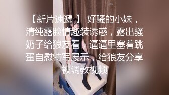 欧美极品身材美女在众多痴汉包围中现场直播啤酒灌逼！