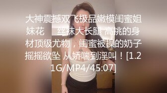 小胖妹卖力的吸吮这，口活见长