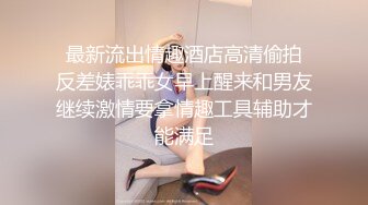 女人啊女人啊，浪阿姨，江边小廊露出吃鸡，厕所刺激后入，回家还喜欢吃鸡，吃上瘾啦！