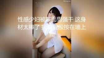 双飞女友的00后闺蜜，紧嫩滑,两人跪舔一根鸡巴