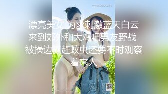 逮着了中国石化的妹妹去厕所，正好有机会紧跟其后进去拍了小淫穴，泡她还不容易~~