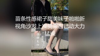 饭后洗碗的媳妇，正在厨房忙活儿，老公性瘾来了，骚婆娘碗都不洗，立马蹲下来吃鸡，真浪！