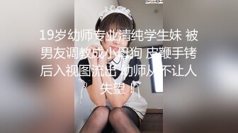 星空传媒 XKVP-131 圣诞老色批假借送礼爽操小寡妇❤️梁佳芯