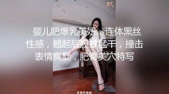 国内某景区女厕偷拍漂亮妹子尿尿,还去找妹子聊天，还互留脸书看妹子生活照 (4)