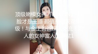 在朋友家后入老婆，老婆自己动，隔壁有人1