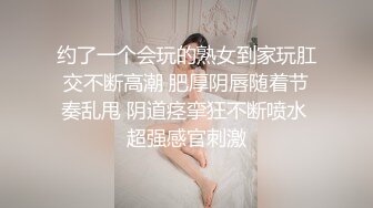 清纯粉嫩的小妹就是水多诱人，被渣男小哥玩弄调教给狼友看，全程露脸揉奶玩逼看特写