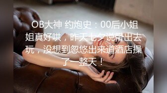 叼嘿哥勾搭1牛仔裙甜美妹纸，张开双腿掰穴揉搓闭眼享受，抬双腿抽插上位骑乘，扶着屁股一下下撞击