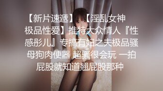 后入臭母狗，帮她男朋友操她