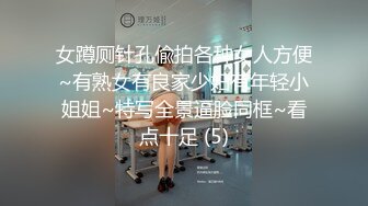 两个轻熟女的激情4P，一起给大哥舔鸡巴舔乳头，被两个大哥各种抽插爆草，多体位蹂躏玩奶玩逼，无套抽插内射