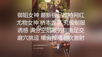 一对闺蜜人妖厨房里饭都忘记做了就拥抱接吻亲密爱爱犹如情人一样的玩吃JJ操菊玩到爽