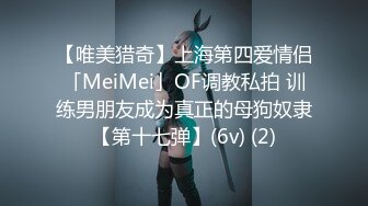   漂亮的美女 用道具在房间抽插