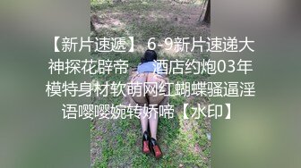 清秀温柔的眼镜文艺女--美妞上线，有点像-欢乐颂-里面的关雎尔，有多文艺就有多闷骚，一个人自慰玩得很开！