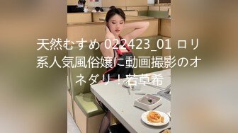 马尾小姐姐就是吸引人啊，牛仔裤裹胸衣，性感极品 对话美女逗的很高兴，光滑黑丝迎合抽插啪啪猛力碰撞