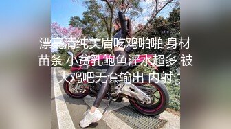 妈妈和女儿一起发骚全程露脸性感睡衣脱光了嗨  双头道具一起口交 骚女儿撅着屁股让妈妈玩逼 道具抽插呻吟