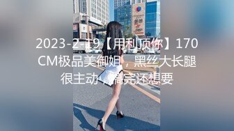 商场女厕全景偷拍几位美女嘘嘘 还有一位女神级的少妇人美B更美