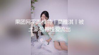 调教人妻骚货母狗，全程露脸深喉大鸡巴，浑身写满淫词荡语，给这个贱货逼逼奶头上夹子，舔菊花蛋蛋给她喝尿