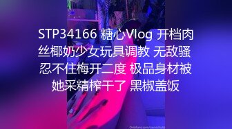 GS自购-售价22【KXCD】093极品清纯美少女穿着JK排队买面包，黄色内蕾丝边