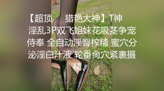 淫妻跪舔肉棒