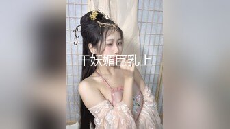  眼镜小哥趁父母不在家和萝莉女友在家里啪啪不停