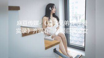 商场女厕粉衣蓝内气质优雅白领,微微张开的狭窄穴洞喷出一条直线