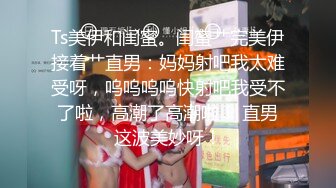 坑爹女主播偷入某游乐浴场更衣室偷拍直播 在里面逛了一圈