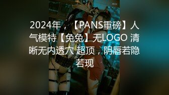 【新片速遞】晚上听到邻居打工妹浴室传来的唱歌声偷偷躲在窗外偷窥两个打工妹洗澡下面的毛毛黑又多