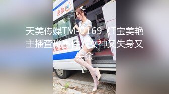 黄衣牛仔裤花臂纹身妹子啪啪沙发上调情口交骑坐