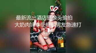 两个乖女儿和妈妈一起上演三人行，露脸了好刺激让妹妹玩逼妈妈舔奶子真骚，淫语互动狼友听指挥一起捅妈骚穴