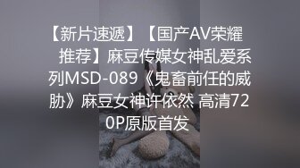 韻味少婦戶外挑戰,塞著跳蛋逛商場,進廁所拉出跳蛋濕透了