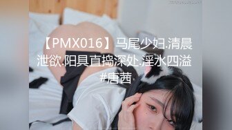  眼镜骚熟女3P大战，两根屌轮流吃，骑乘边操边插嘴，后入猛怼小骚货