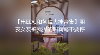 身材丰腴啊 丰胸翘臀 全裸露逼撩人啊 脸上表情妩媚动人的 令人心痒啊