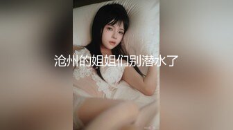 玩弄淫荡小骚妇，跟狼友撩骚互动听指挥，原味内裤舔骚货的奶子，床上各种姿势爆草抽插，淫声荡语表情好骚啊