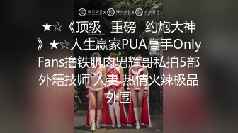 黑客破解家庭摄像头偷拍 身材不错的年轻小夫妻喜欢在家里客厅的沙发上做爱