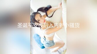 夜市女厕超级靓女??怕你看不清楚她的逼特意扒开给你看看清楚