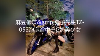 《硬核重磅泄密》万人求档OF黑白通吃极品媚黑气质御姐【我是Z】私拍全套，车震野战露出被黑人健壮小哥玩肏 (22)