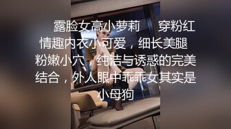 两个00后嫩妹全裸自摸按摩器互相震动炮友双飞，童颜大奶震动棒抽插炮友过来上位骑坐猛操