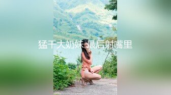 清纯极品小女友，出租屋操小骚逼，娇小身材床上挺骚，跪着大屌插嘴，口活很棒舔蛋吸吮，骑乘位爆插，后入猛怼