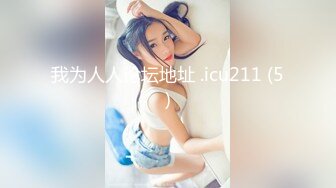 长发美女雪儿粉和男粉丝在网吧厕所约啪，爽到高潮但不敢叫出