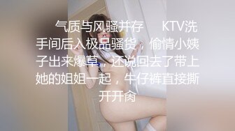 追到高鐵站檢票口才抄到黑絲花短裙美艷騷女