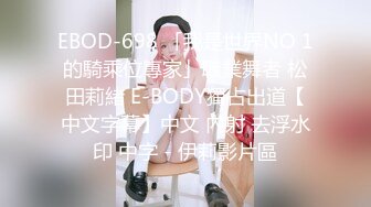 【笑起来甜美新人美妞】慢慢脱下内裤特写，揉捏奶子掰开紧致小穴，双指夹住阴唇手指扣弄，搞得小逼湿湿哒