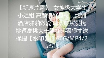  漂亮少妇 在家撅着大屁屁第一次被黑祖宗性宠 爆 精液从她的嘴巴滴落