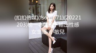 网红女神性感露奶装，扒开丁字裤爆插骚穴，粗大假屌进进出出